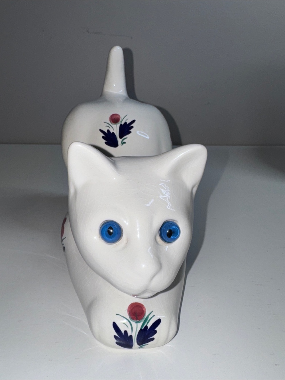 Vintage ELPA Alcobaça Portugal Ceramic Crouching Cat Figurine Blue Glass Eyes